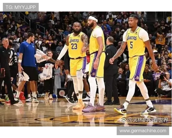 2019年湖人与掘金的激烈对决回顾与赛季精彩瞬间分析