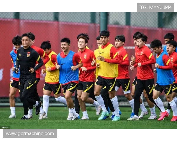 国足U23迎战菲律宾队全力争胜展现青春风采与拼搏精神