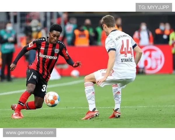 德甲焦点战沙尔克迎战科隆双方争夺关键积分展现激情对决