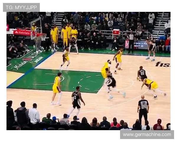 戴维斯单场狂砍43分助力湖人力克雄鹿展现超强实力 戴维斯单场狂砍43分助力湖人力克雄鹿展现超强实力