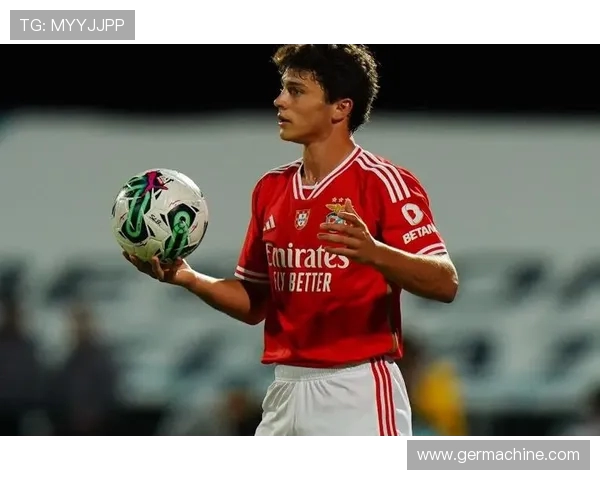 若昂内维斯的足球生涯与未来发展展望分析