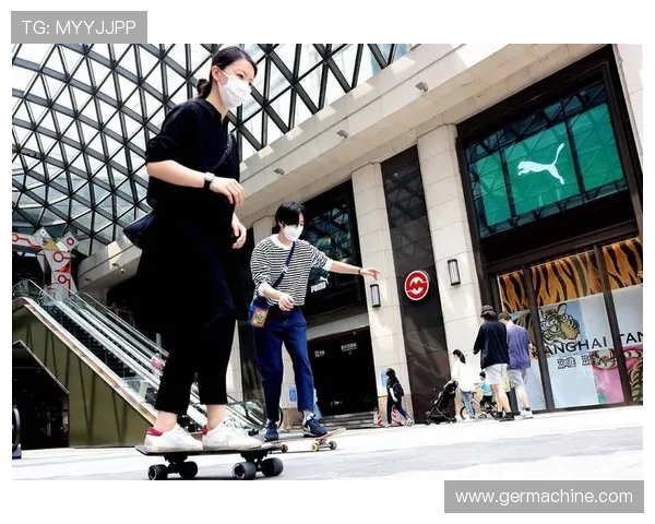 上海滑板队创新盯防战术解析与实战应用探讨 上海滑板队创新盯防战术解析与实战应用探讨